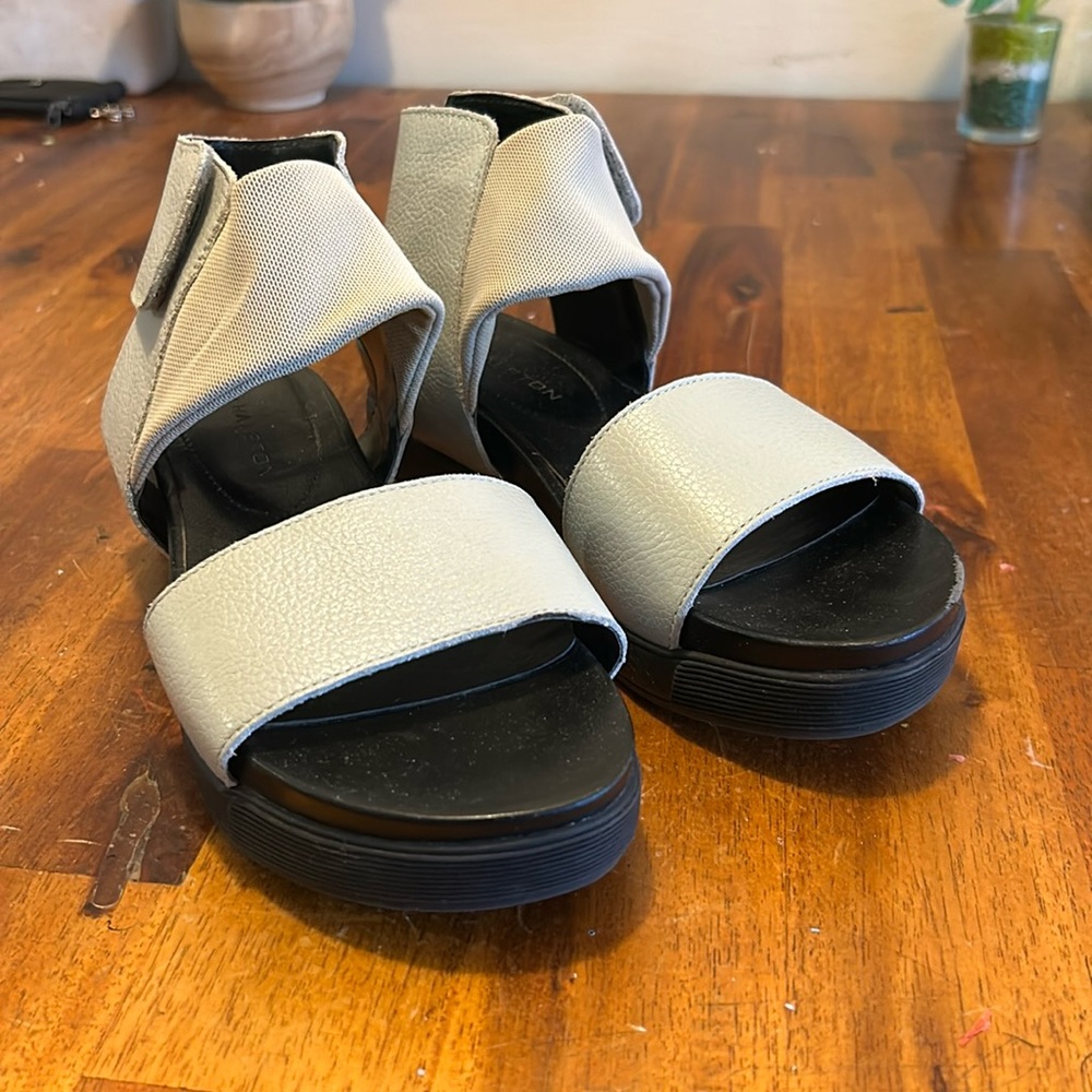 H by Halston NWOT Erin Gray Leather Platform Sandals Size:6 1/2 Casual Comfy